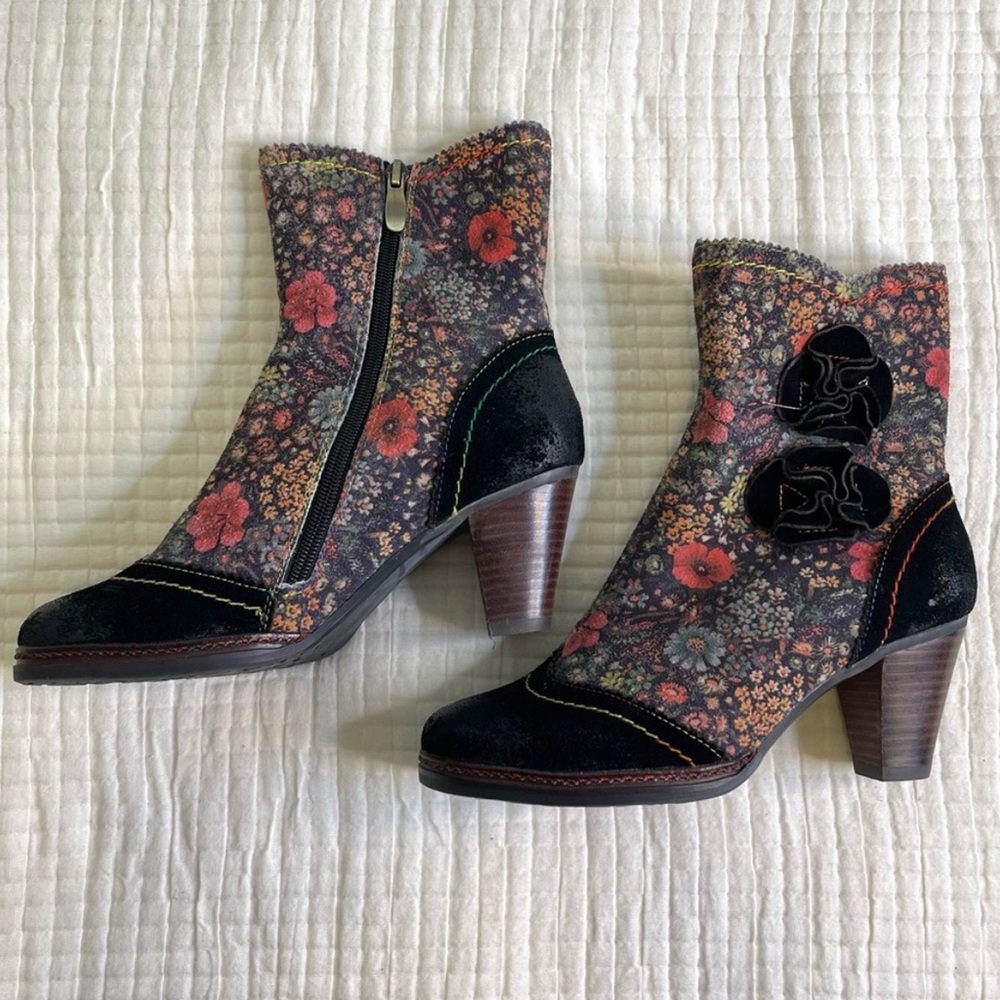 L’Artiste by Spring Step Women’s Leather Simonetta Booties